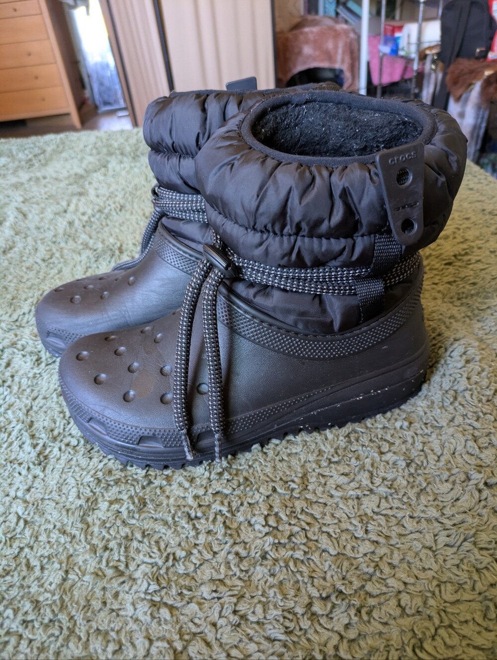 Crocs Neopuff Black Size 7 - Picture 2 of 11